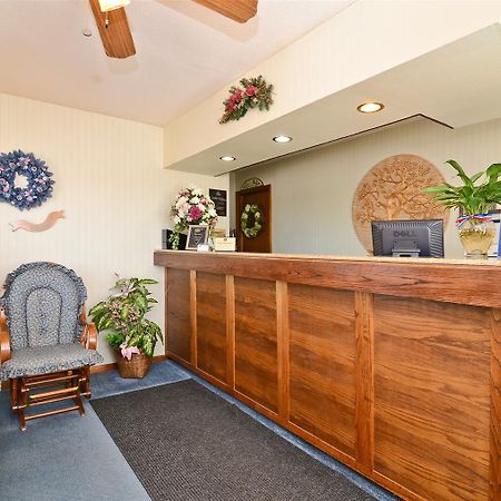Super 8 By Wyndham Williams Hotel Interior photo